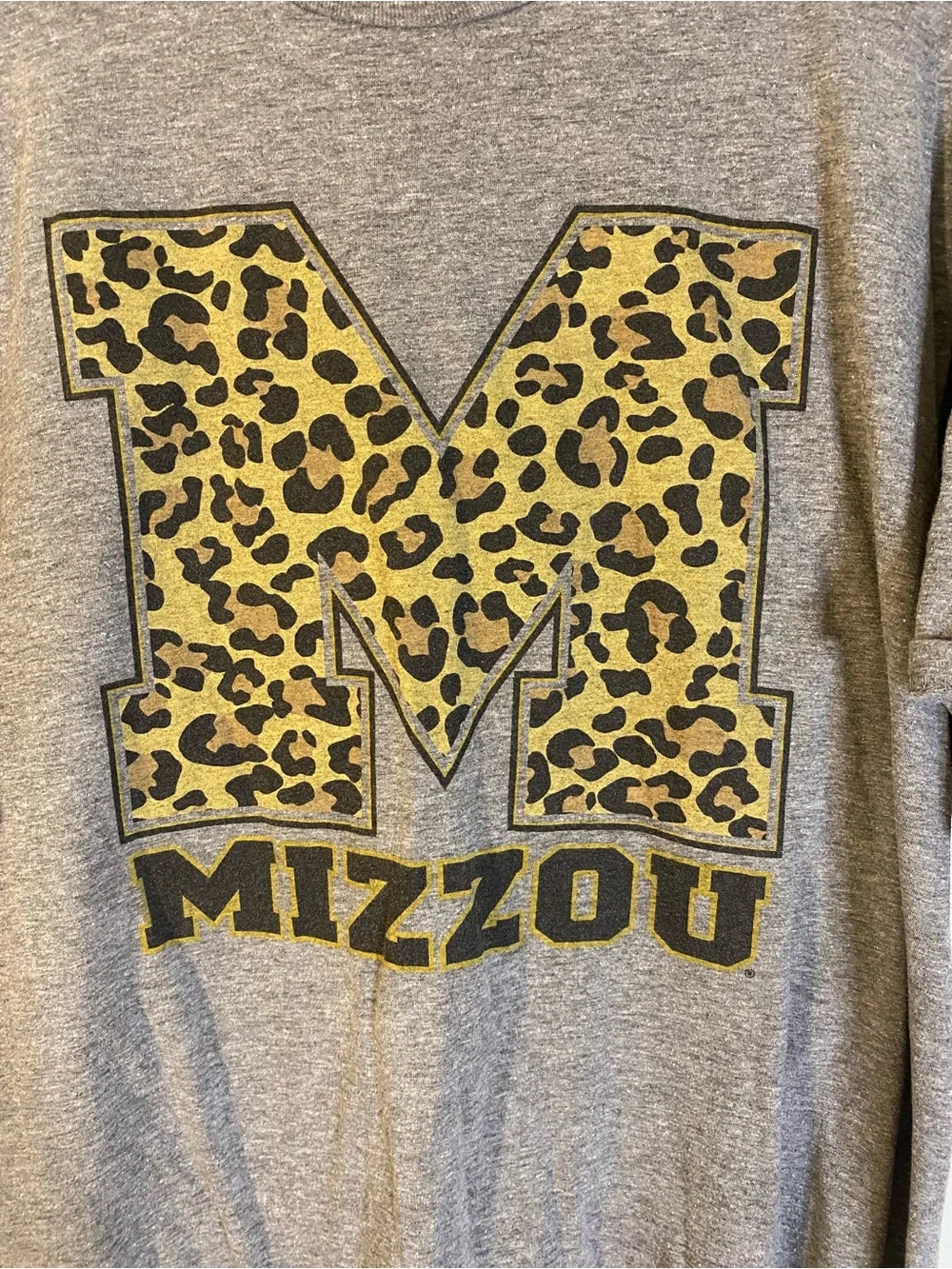 Gildan Gray MIZZOU Women’s Tee with Leopard Print Large M